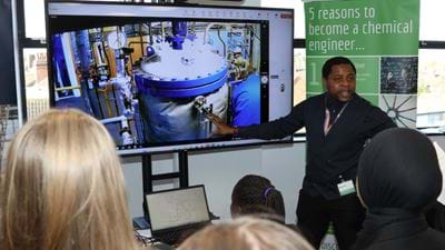Hundreds of schoolchildren visit IChemE to be inspired by chemical engineers 