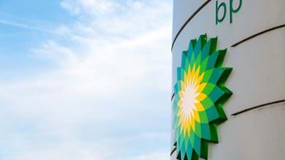 bp discovers its largest oil and gas field in more than 25 years
