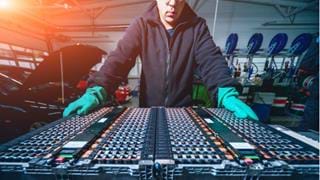 Engineers call for smaller electric car batteries and ban on vapes