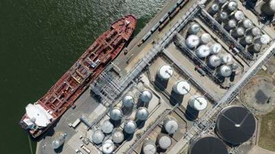 Maersk investment group funding €1.5bn plant making fossil-free plastics from methanol