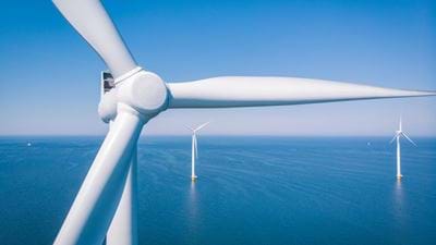 UK strikes deal with Europe for 100 GW North Sea wind farm 