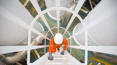 UK oil contractors report rising green demand