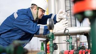 UK workers set to benefit from ‘energy skills passport’ backed by oil, gas, and wind industries 