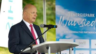 Siemens starts construction on German 'green' hydrogen plant