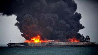 Burning oil tanker sinks off China