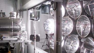Solar reactor uses storage to produce fuel day and night